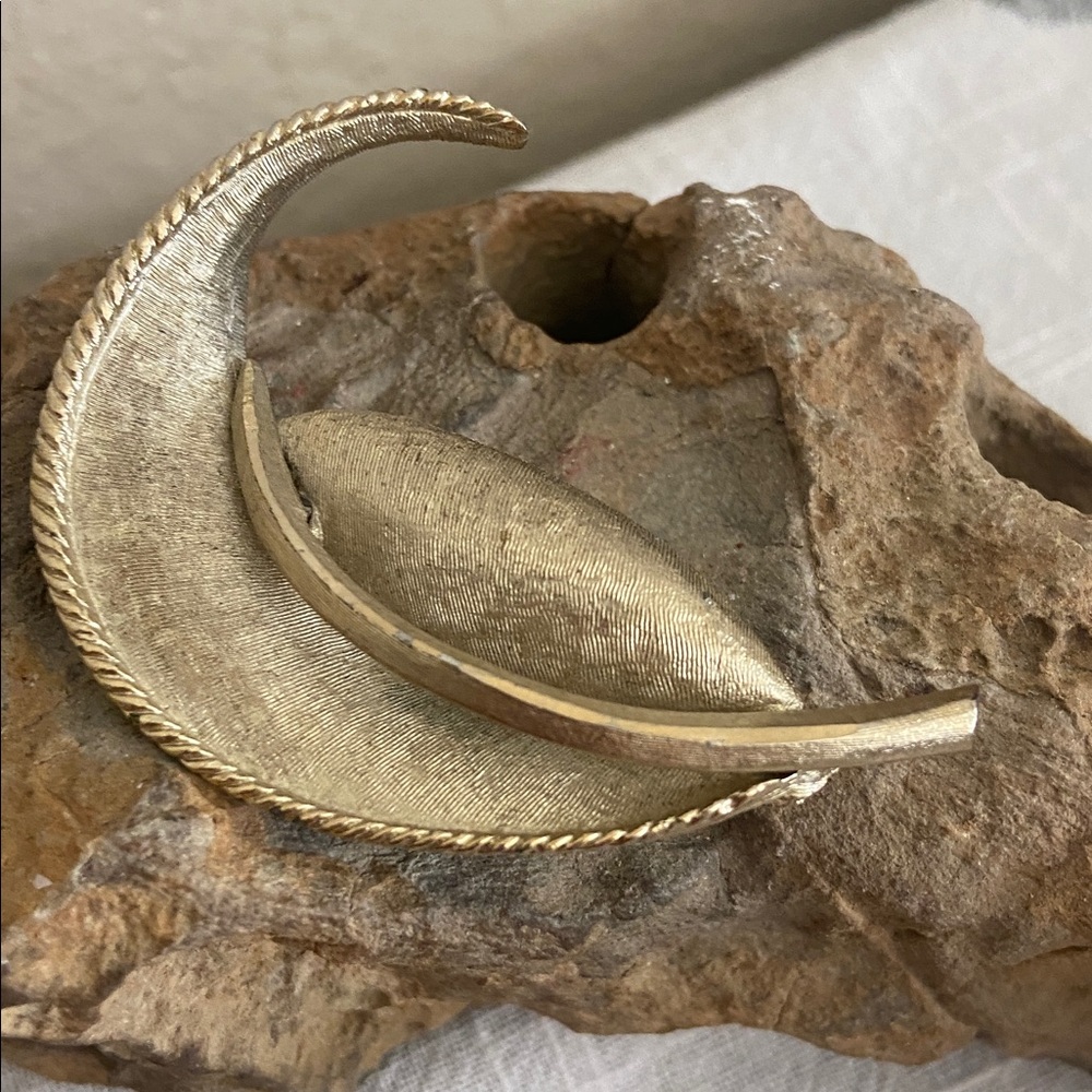 Vintage BSK Gold Tone Leaf Broach